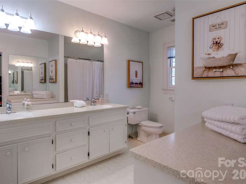 7045 Erin Court, Charlotte, NC 28210.  MLS# CAR4361093, YatesRealty ID 9768. 