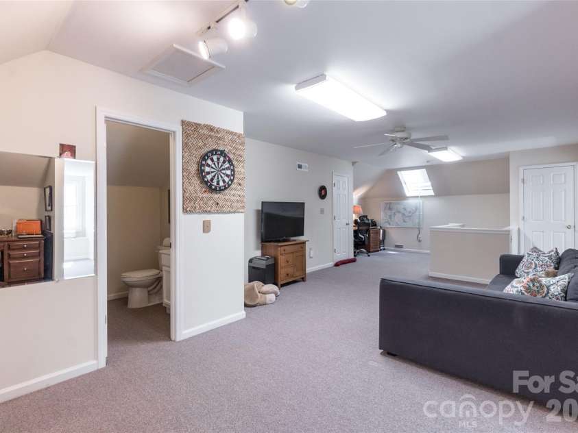 7045 Erin Court, Charlotte, NC 28210.  MLS# CAR4361093, YatesRealty ID 9768. 