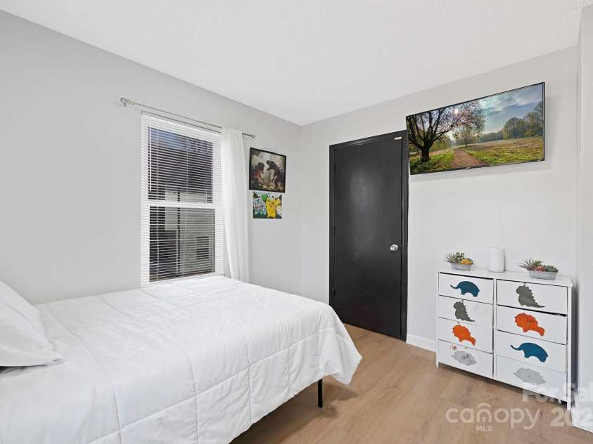 1304 Browdis Avenue, Kannapolis, NC 28083.  MLS# CAR4227056, YatesRealty ID 9769. 