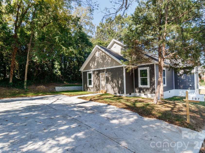 307 Arch Street, Lancaster, SC 29720.  MLS# CAR4314631, YatesRealty ID 9769. 