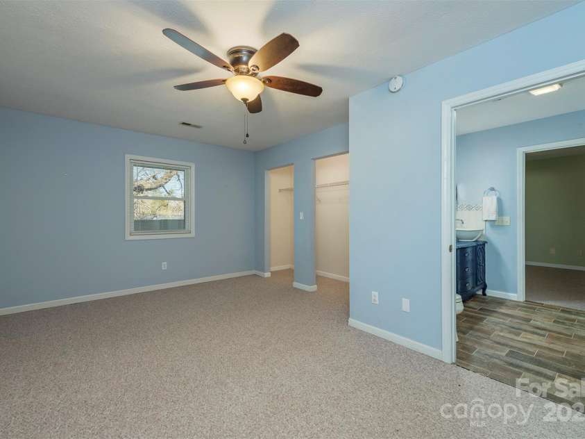 1740 Haywood Road, Hendersonville, NC 28791.  MLS# CAR4226897, YatesRealty ID 977. Jack and Jill guest bedrooms 2 and 3, featuring a shared bathroom for added convenience and privacy.