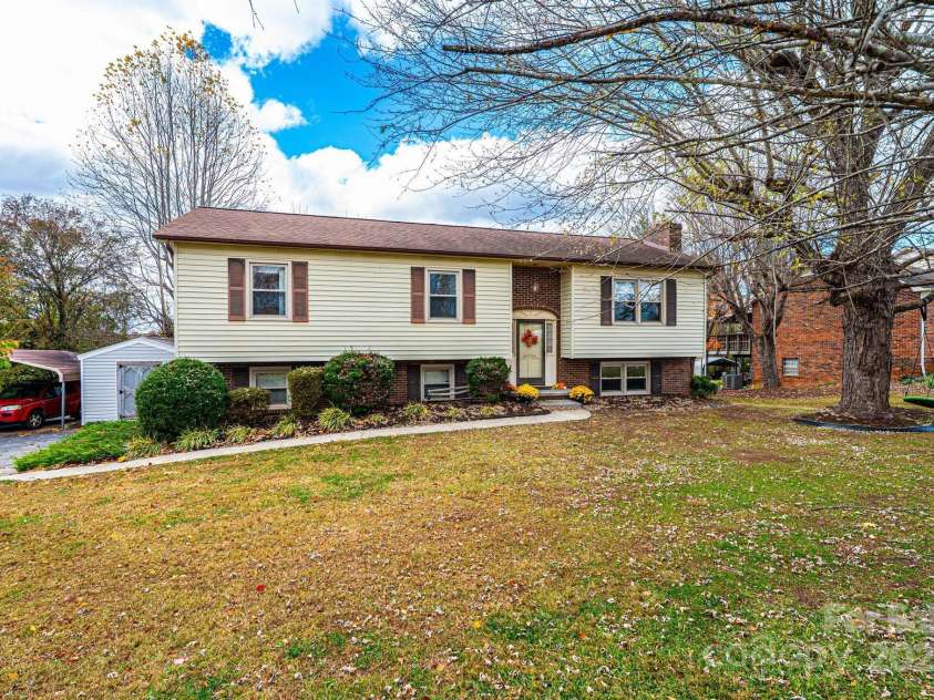 2570 Raintree Street, Connelly Springs, NC 28612.  MLS# CAR4321326, YatesRealty ID 977. 