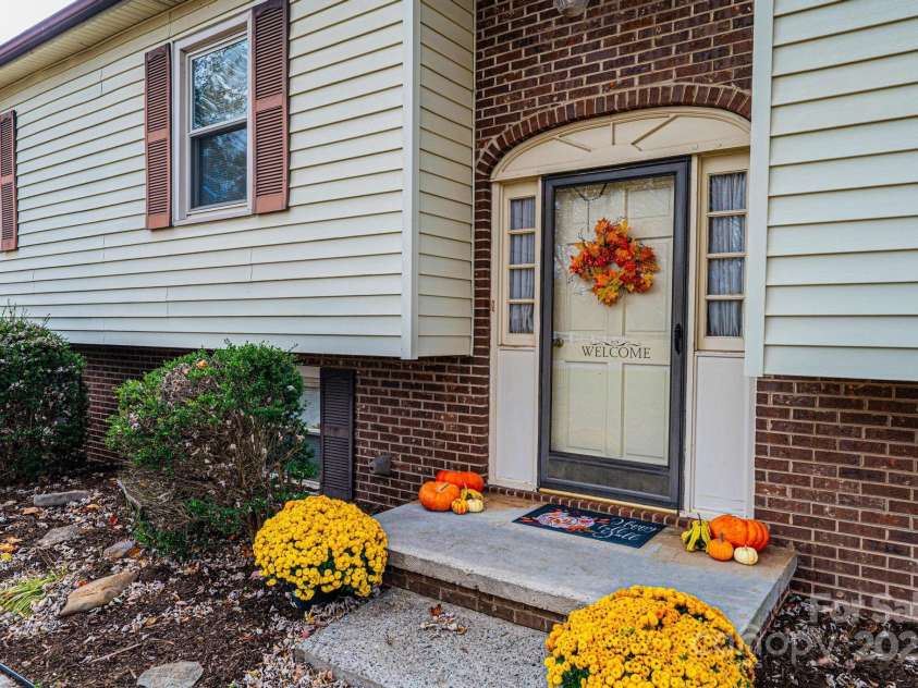 2570 Raintree Street, Connelly Springs, NC 28612.  MLS# CAR4321326, YatesRealty ID 977. 