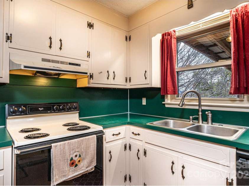 2570 Raintree Street, Connelly Springs, NC 28612.  MLS# CAR4321326, YatesRealty ID 977. 