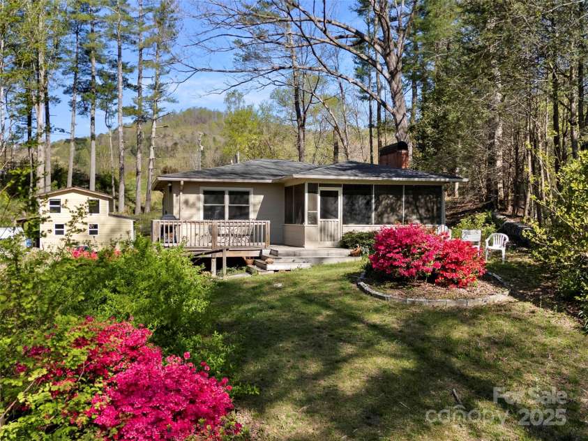 250 Mondamin Road, Zirconia, NC 28790.  MLS# CAR4248567, YatesRealty ID 9771. 250 Mondamin
