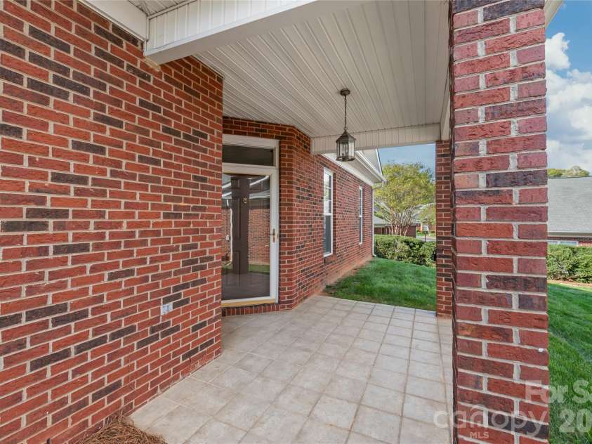13440 Mint Lake Drive, Matthews, NC 28105.  MLS# CAR4366761, YatesRealty ID 9772. 