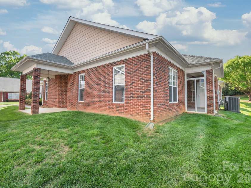 13440 Mint Lake Drive, Matthews, NC 28105.  MLS# CAR4366761, YatesRealty ID 9772. 