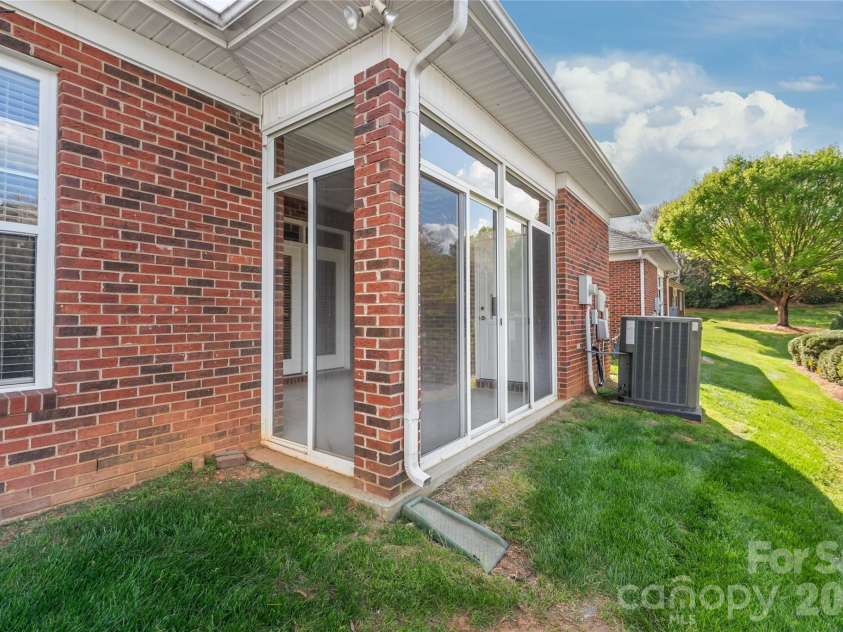 13440 Mint Lake Drive, Matthews, NC 28105.  MLS# CAR4366761, YatesRealty ID 9772. 