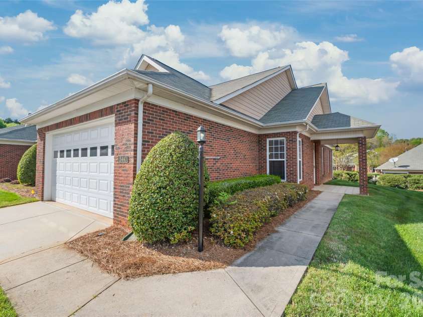 13440 Mint Lake Drive, Matthews, NC 28105.  MLS# CAR4366761, YatesRealty ID 9772. 