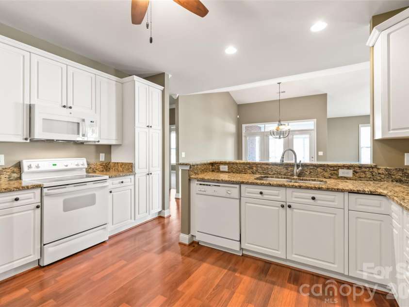 13440 Mint Lake Drive, Matthews, NC 28105.  MLS# CAR4366761, YatesRealty ID 9772. 