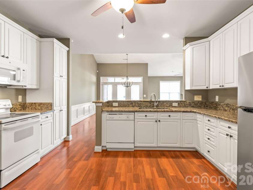 13440 Mint Lake Drive, Matthews, NC 28105.  MLS# CAR4366761, YatesRealty ID 9772. 