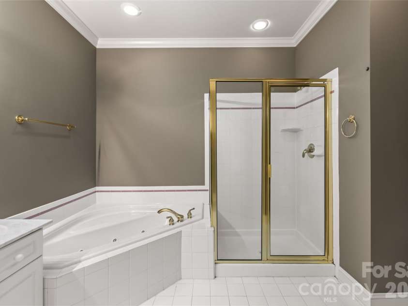 13440 Mint Lake Drive, Matthews, NC 28105.  MLS# CAR4366761, YatesRealty ID 9772. 