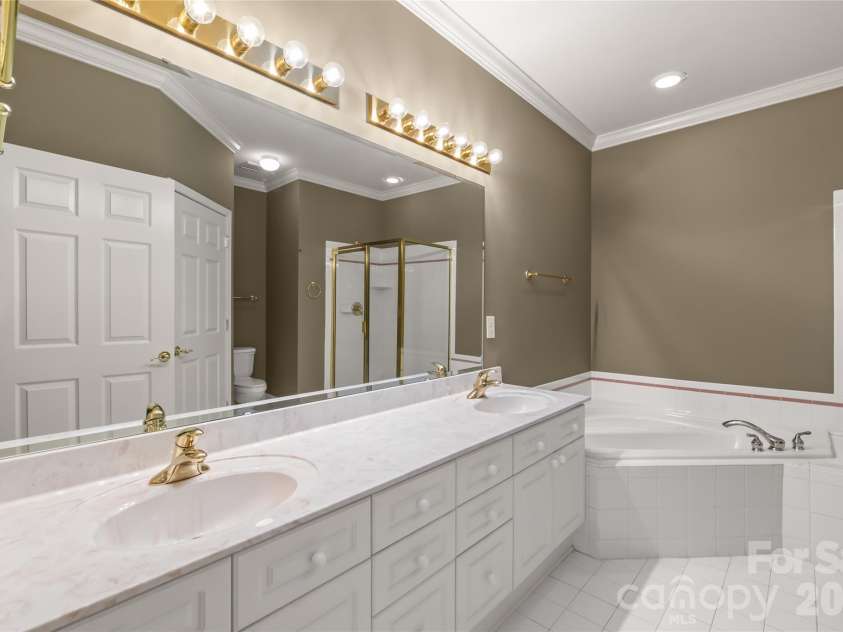 13440 Mint Lake Drive, Matthews, NC 28105.  MLS# CAR4366761, YatesRealty ID 9772. 