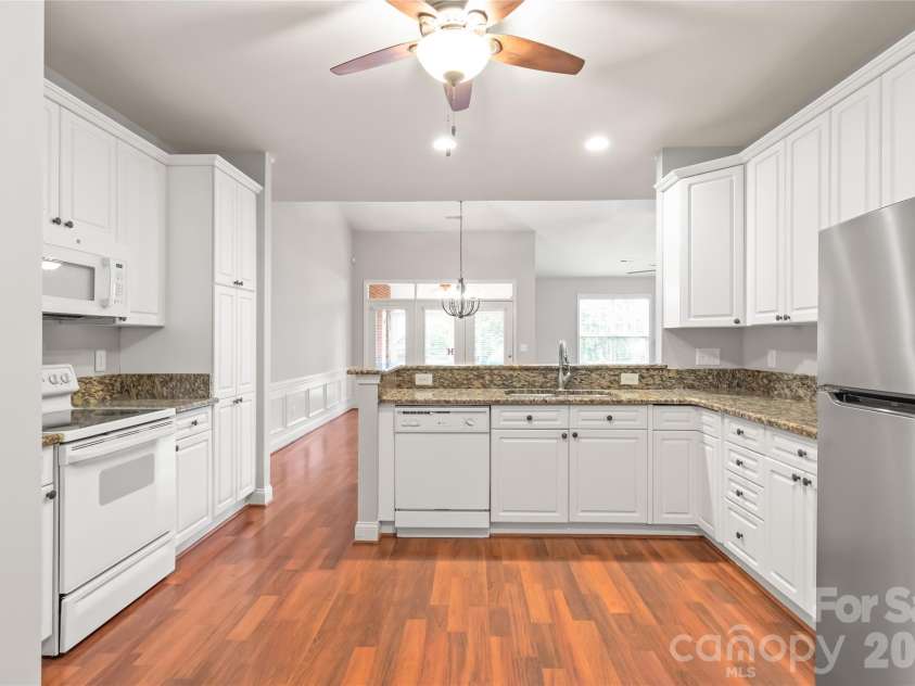 13440 Mint Lake Drive, Matthews, NC 28105.  MLS# CAR4366761, YatesRealty ID 9772. 
