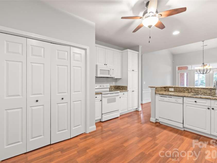 13440 Mint Lake Drive, Matthews, NC 28105.  MLS# CAR4366761, YatesRealty ID 9772. 