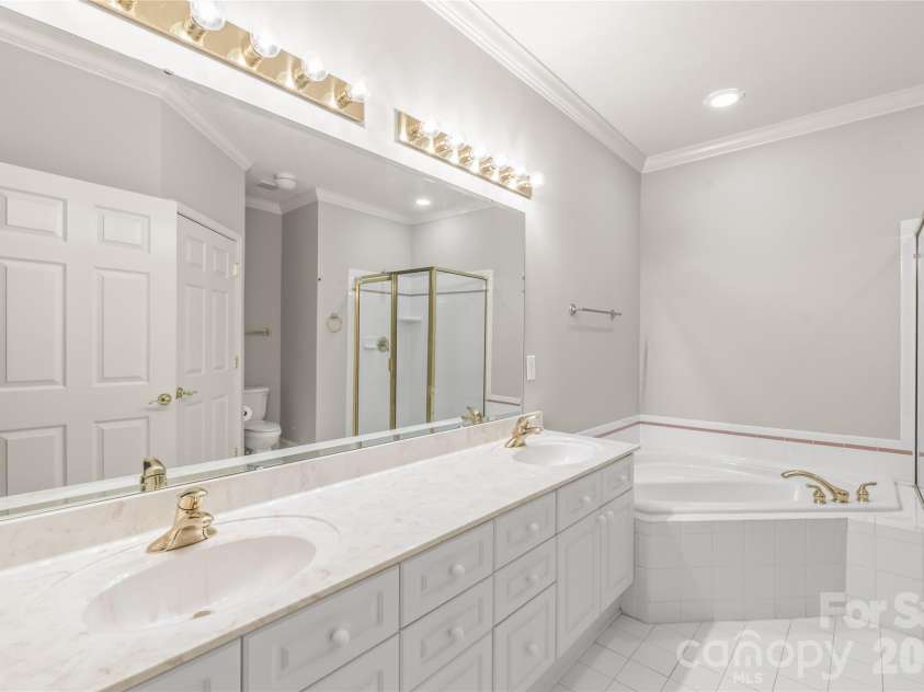 13440 Mint Lake Drive, Matthews, NC 28105.  MLS# CAR4366761, YatesRealty ID 9772. 