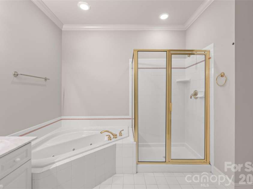 13440 Mint Lake Drive, Matthews, NC 28105.  MLS# CAR4366761, YatesRealty ID 9772. 