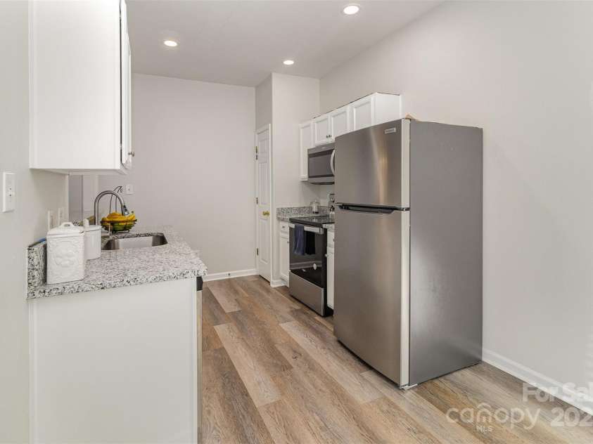 1751 Holliford Court, Charlotte, NC 28215.  MLS# CAR4227714, YatesRealty ID 9772. 