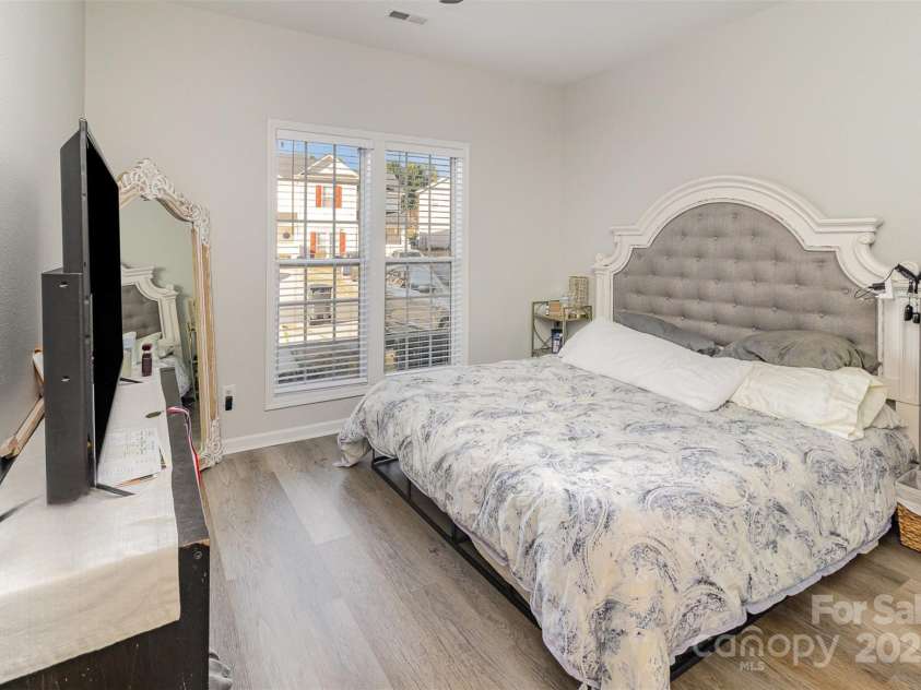 1751 Holliford Court, Charlotte, NC 28215.  MLS# CAR4227714, YatesRealty ID 9772. Primary Bedroom