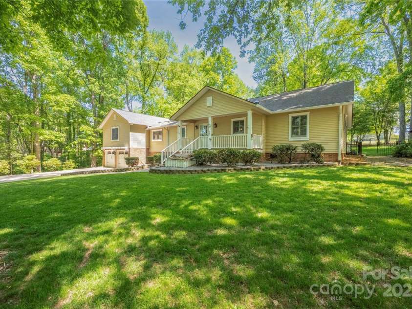 7888 Golf Course Drive, Denver, NC 28037.  MLS# CAR4251920, YatesRealty ID 9773. 