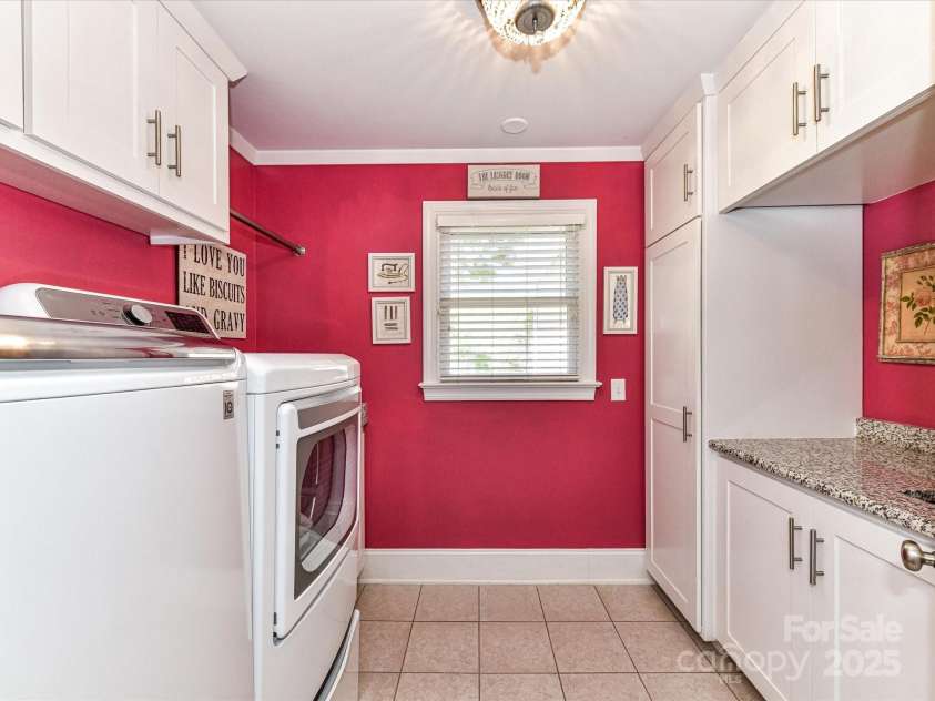 14629 Jockeys Ridge Drive, Charlotte, NC 28277.  MLS# CAR4218367, YatesRealty ID 9774. 1st Floor Laundry