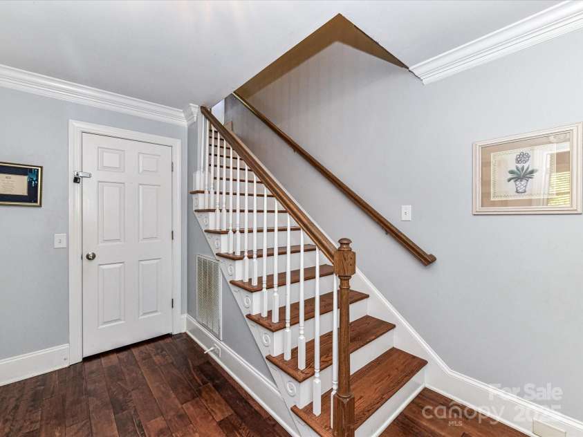 14629 Jockeys Ridge Drive, Charlotte, NC 28277.  MLS# CAR4218367, YatesRealty ID 9774. 2nd staircase