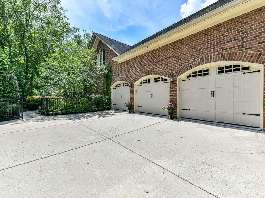 14629 Jockeys Ridge Drive, Charlotte, NC 28277.  MLS# CAR4218367, YatesRealty ID 9774. 3-car garage