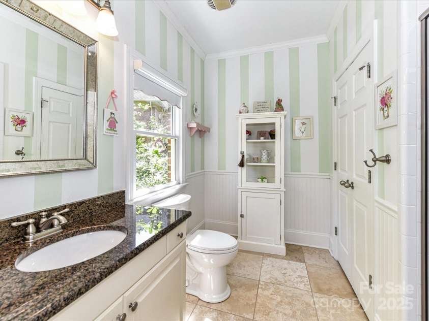 14629 Jockeys Ridge Drive, Charlotte, NC 28277.  MLS# CAR4218367, YatesRealty ID 9774. Bathroom #3 ensuite