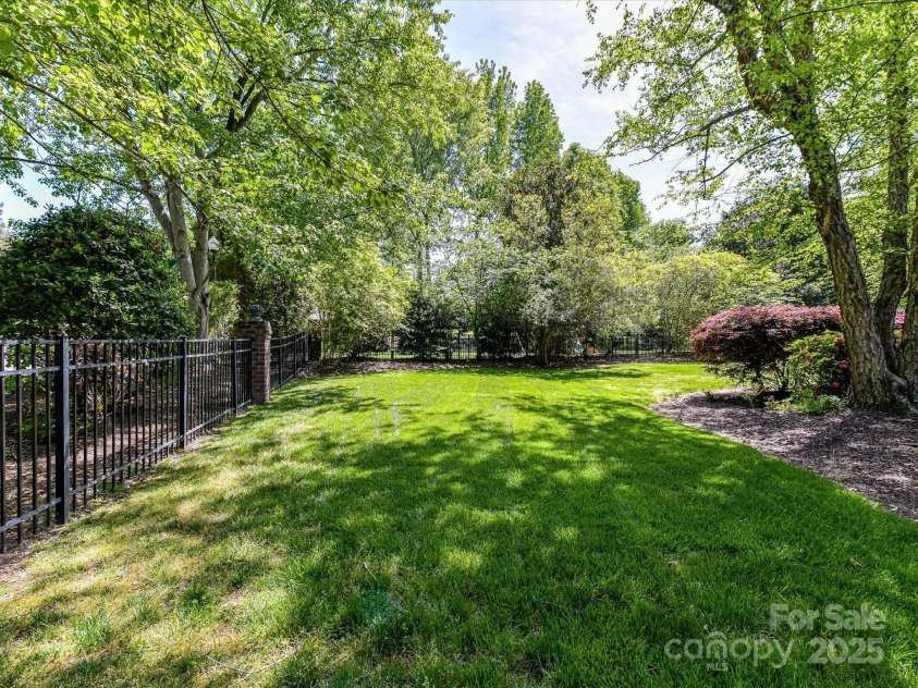 14629 Jockeys Ridge Drive, Charlotte, NC 28277.  MLS# CAR4218367, YatesRealty ID 9774. Flat Back yard