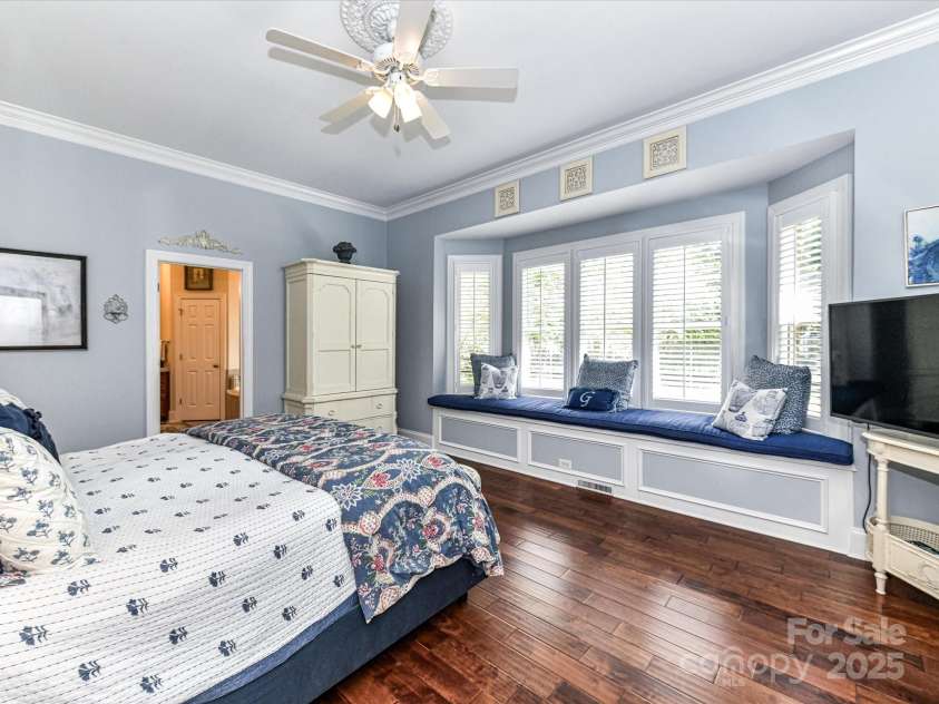 14629 Jockeys Ridge Drive, Charlotte, NC 28277.  MLS# CAR4218367, YatesRealty ID 9774. Main Floor Primary Suite