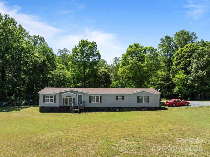 145 McCreek Drive, China Grove, NC 28023.  MLS# CAR4252985, YatesRealty ID 9777. Welcome to 145 McCreek Dr!