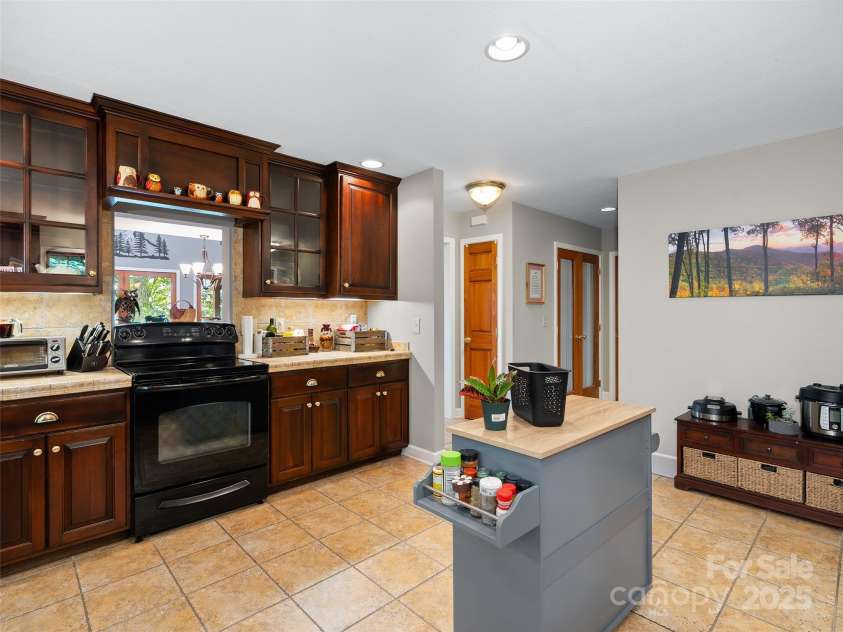 195 Simpson Lane, Maggie Valley, NC 28751.  MLS# CAR4312232, YatesRealty ID 978. 