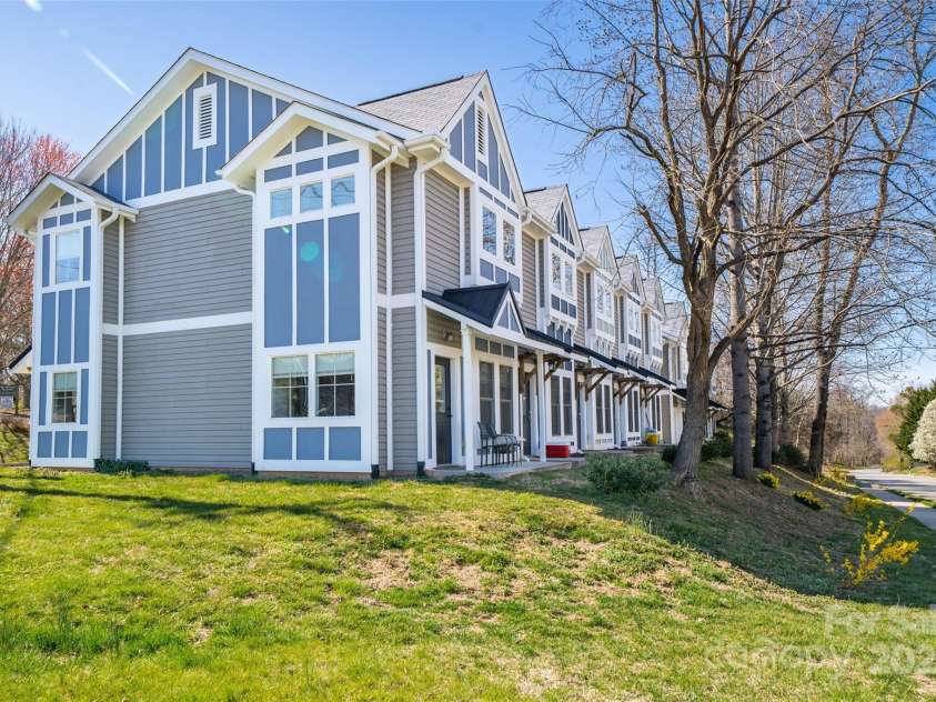3 Penley Avenue, Asheville, NC 28804.  MLS# CAR4241711, YatesRealty ID 9780. 