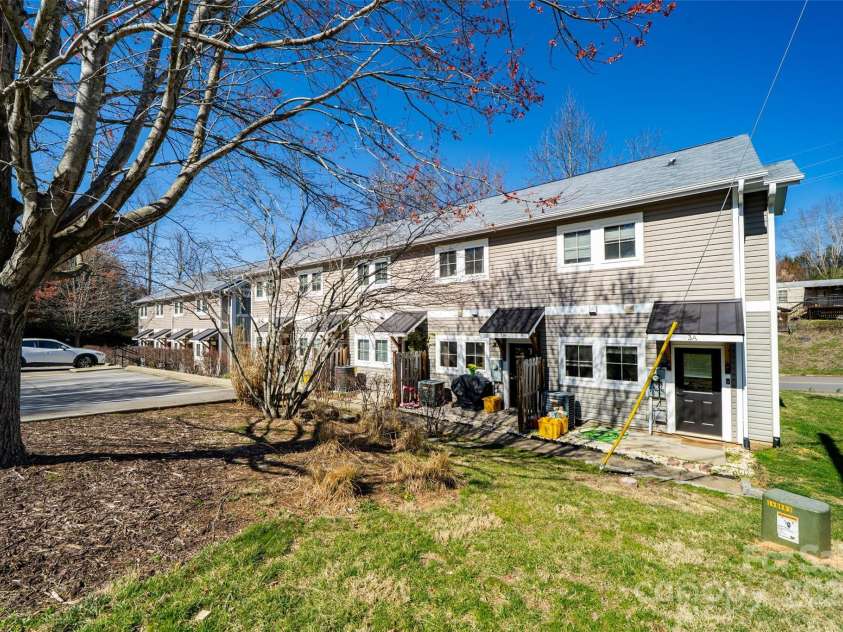 3 Penley Avenue, Asheville, NC 28804.  MLS# CAR4241711, YatesRealty ID 9780. 