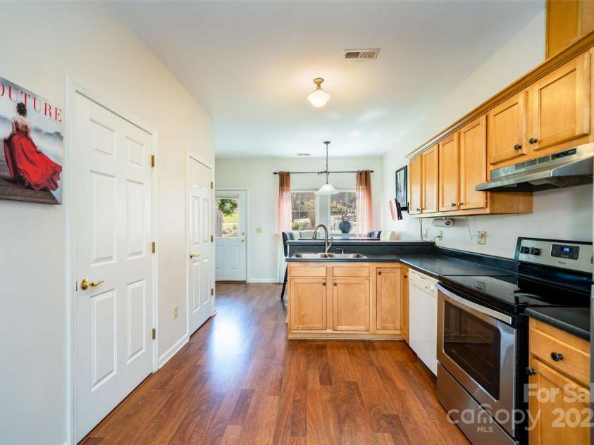 3 Penley Avenue, Asheville, NC 28804.  MLS# CAR4241711, YatesRealty ID 9780. 