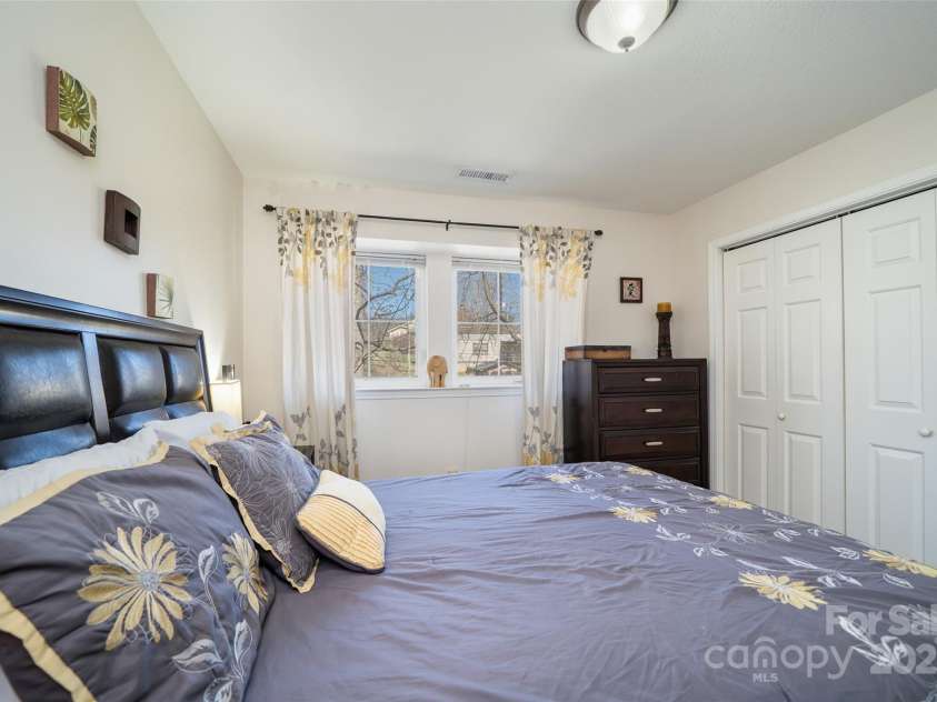 3 Penley Avenue, Asheville, NC 28804.  MLS# CAR4241711, YatesRealty ID 9780. 