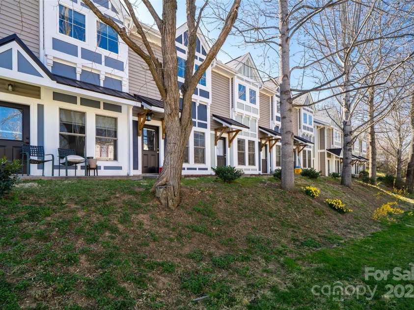 3 Penley Avenue, Asheville, NC 28804.  MLS# CAR4241711, YatesRealty ID 9780. 