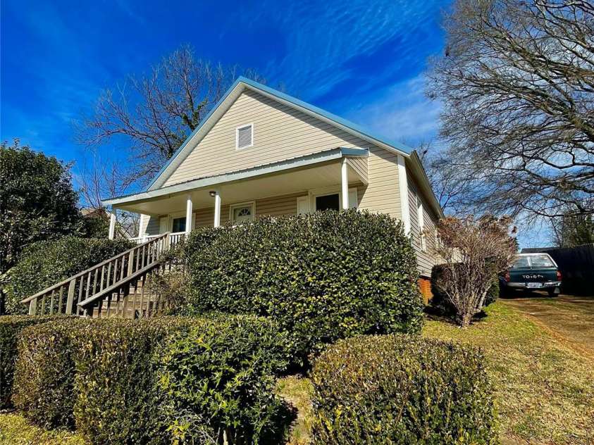 8508 Colgate Circle, Charlotte, NC 28214.  MLS# CAR4221366, YatesRealty ID 9781. 
