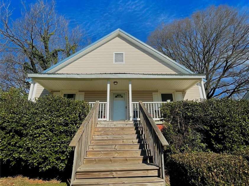 8508 Colgate Circle, Charlotte, NC 28214.  MLS# CAR4221366, YatesRealty ID 9781. 