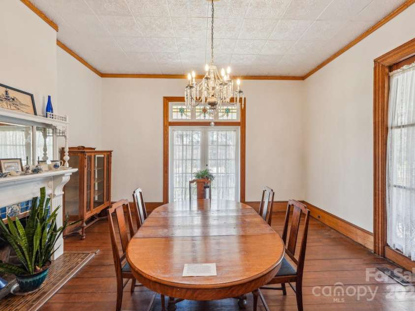404 Kerr Street, Salisbury, NC 28144.  MLS# CAR4130519, YatesRealty ID 9782. Formal Dining