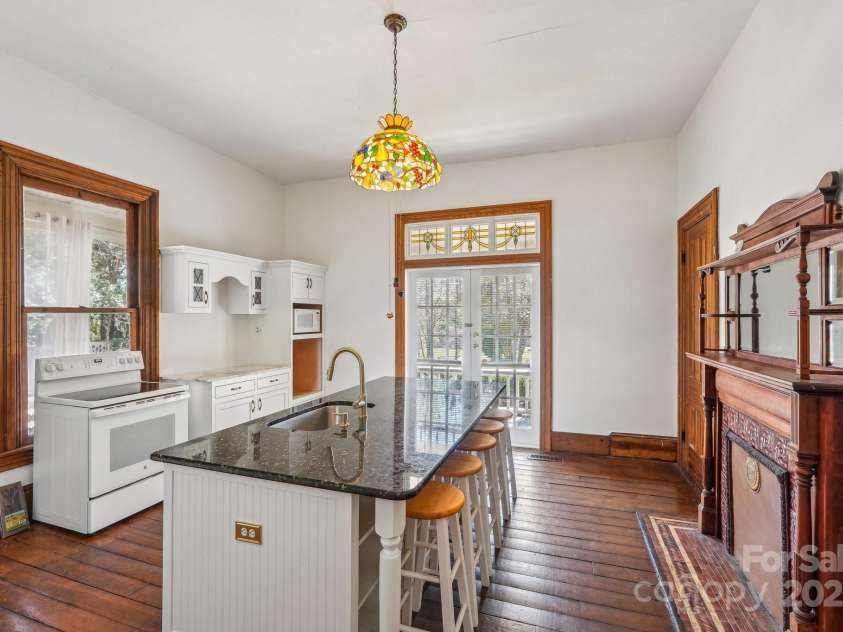 404 Kerr Street, Salisbury, NC 28144.  MLS# CAR4130519, YatesRealty ID 9782. Kitchen