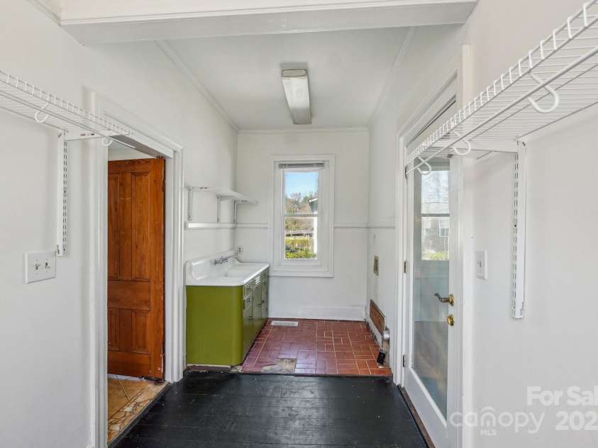404 Kerr Street, Salisbury, NC 28144.  MLS# CAR4130519, YatesRealty ID 9782. Laundry on the main