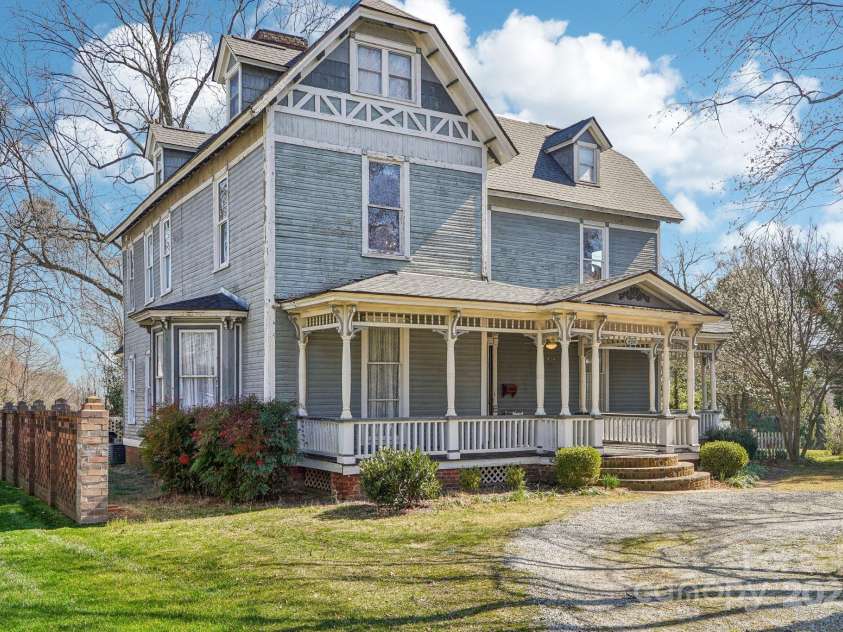 404 Kerr Street, Salisbury, NC 28144.  MLS# CAR4130519, YatesRealty ID 9782. Welcome Home