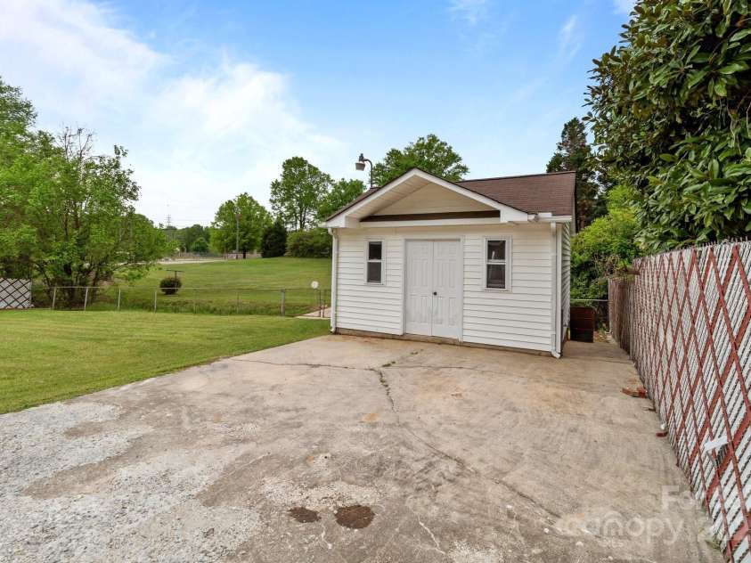 182 Ryan Street, Salisbury, NC 28144.  MLS# CAR4247848, YatesRealty ID 9784. 