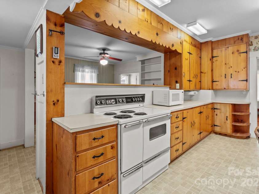 182 Ryan Street, Salisbury, NC 28144.  MLS# CAR4247848, YatesRealty ID 9784. 