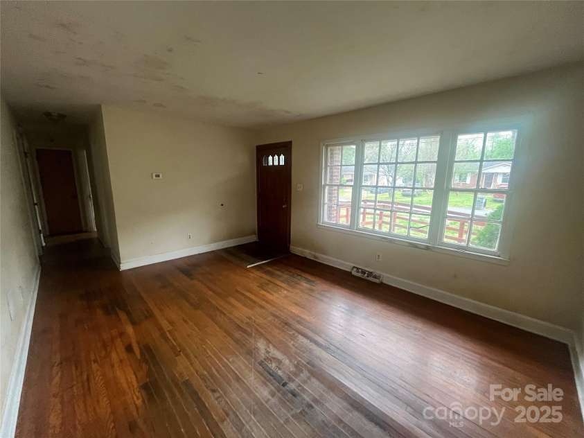 4817 Ridgeley Drive, Charlotte, NC 28208.  MLS# CAR4252007, YatesRealty ID 9785. 