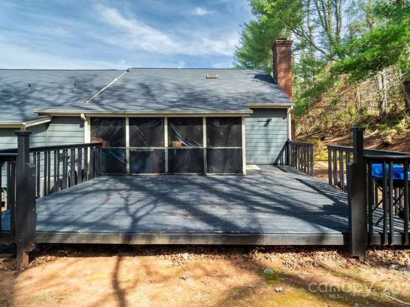 6199 Timberlane Terrace, Hickory, NC 28601.  MLS# CAR4238241, YatesRealty ID 9786. 