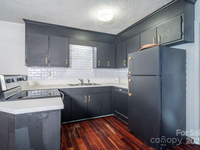 6199 Timberlane Terrace, Hickory, NC 28601.  MLS# CAR4238241, YatesRealty ID 9786. 
