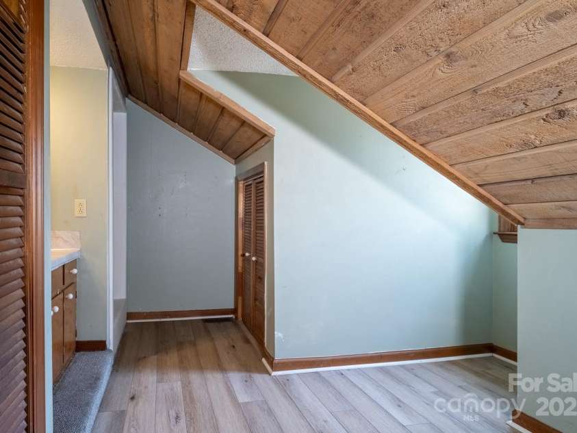 6199 Timberlane Terrace, Hickory, NC 28601.  MLS# CAR4238241, YatesRealty ID 9786. 