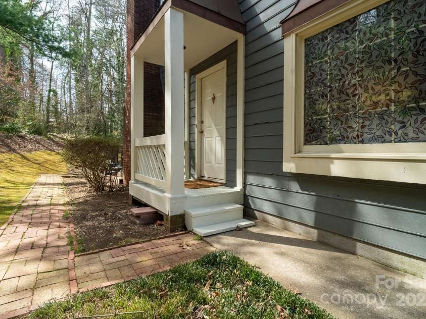 6199 Timberlane Terrace, Hickory, NC 28601.  MLS# CAR4238241, YatesRealty ID 9786. 